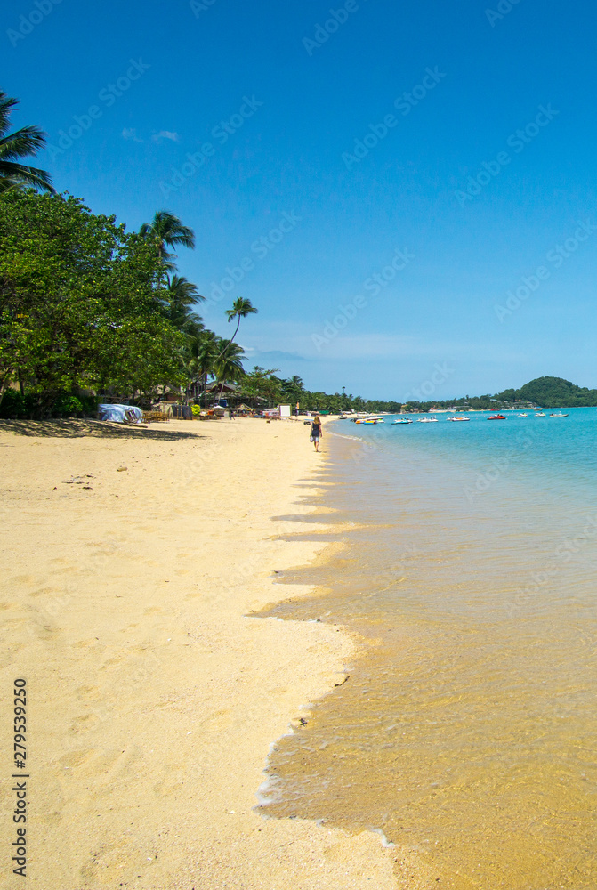 A beautiful day at the Bophut beach in Samui Island in south of Thailand , this amazing little village are full of little restaurants and white sand beaches with a crystal clear water. 
