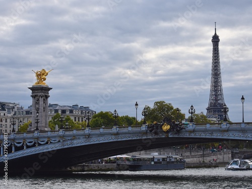 Bridge and Eiffel Tower © Jimmy