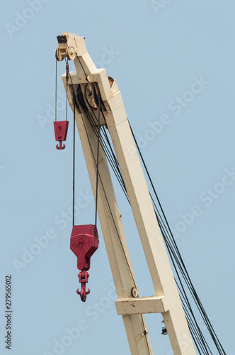 Shipboard crane with two hooks