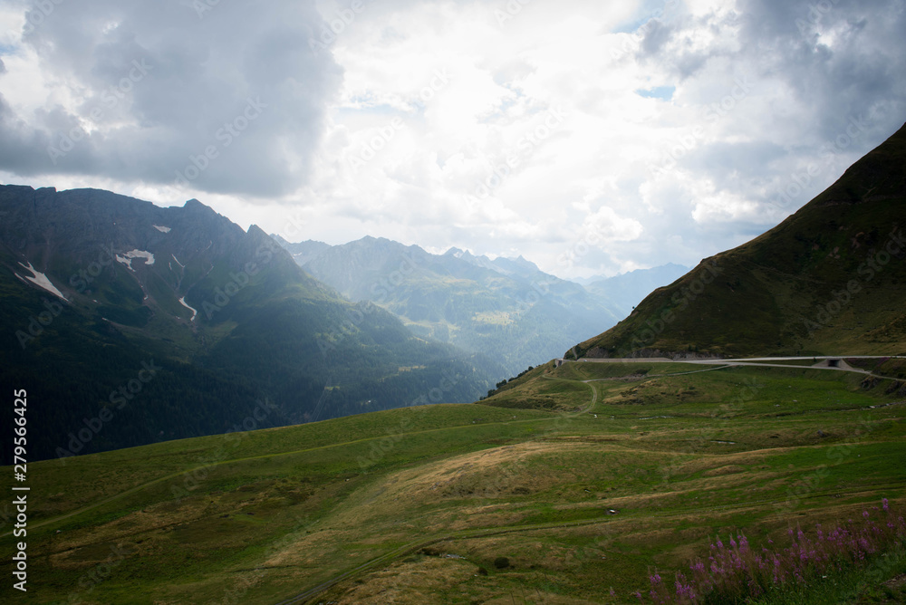 Naklejka premium Alpen im Nebel