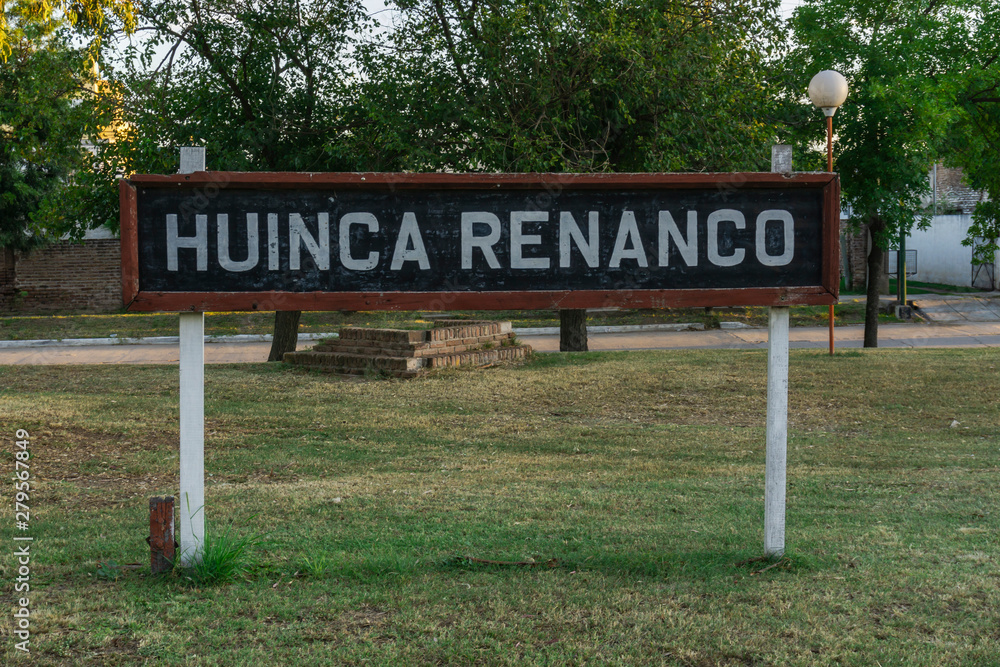 Old wooden sign with Huinca Renancó towns name on it