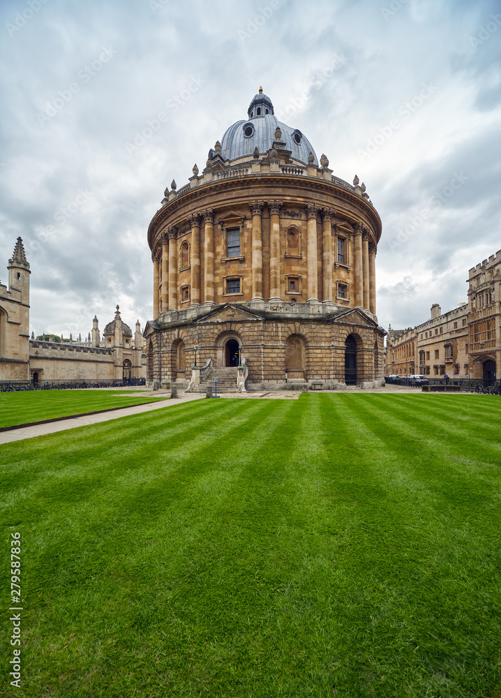 The view of Radcliffe Camera in the center of Radcliffe Square.  Oxford. England.