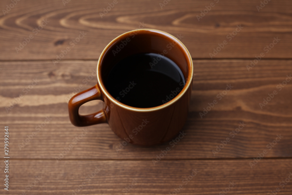 ホット コーヒー ブラック 木のテーブル ホット コーヒー ブラック 木のテーブル
