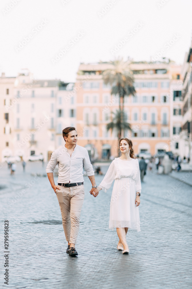 Fototapeta premium Beautiful stylish pair of in the European style. Wedding photo shoot on the streets of Rome.
