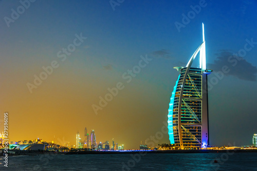 Fotografi Burj Al Arab, a luxury hotel in Dubai, UAE
