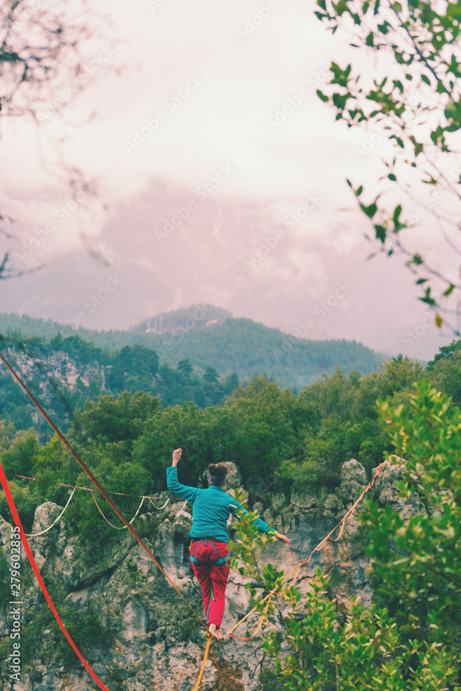 Obraz premium Highline in the mountains.