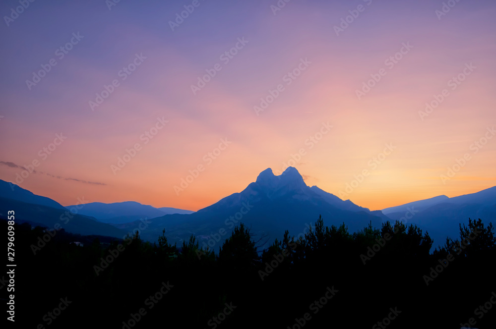 Obraz premium Pedraforca at sunset