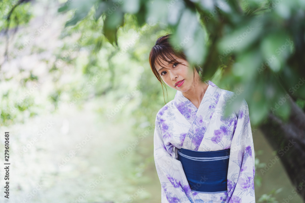 浴衣の女性 浴衣の女性