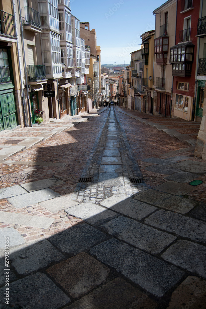 Obraz premium Empty medieval street of people after shower