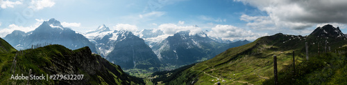 Fototapeta Naklejka Na Ścianę i Meble -  Panorama Grindelwald