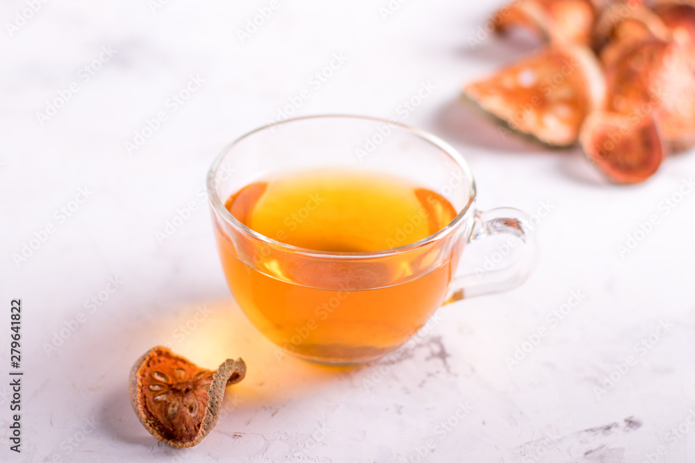 Matum thai tea. Bael fruit tea and slices of dried bael fruit Stock-Foto |  Adobe Stock