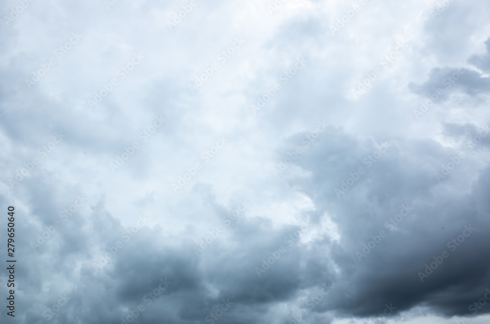 Obraz premium cloudy sky with heavy clouds