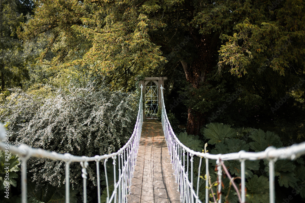 Fototapeta premium hanging bridge ireland castle park