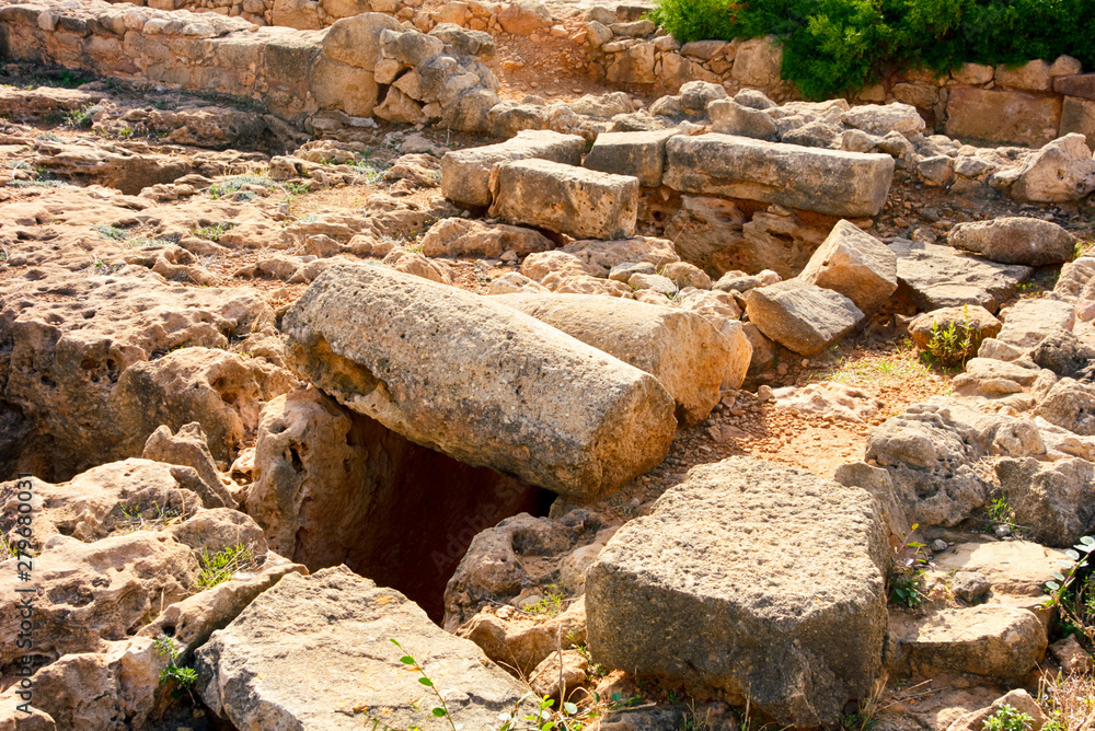 Fototapeta premium Destroyed ancient stone ruins. Archaeological excavations.