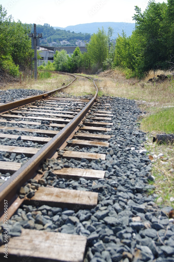 Obraz premium rails de chemin de fer a labandon 