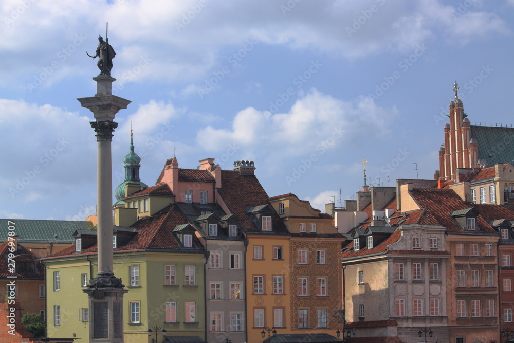 Obraz premium Altstadt in Warschau - Schlossplatz mit Zygmunt-Säule.