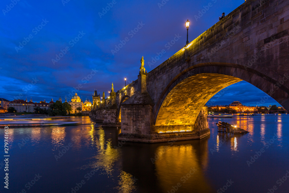 Fototapeta Most Karola w Blue Hour, Praga, Czechy