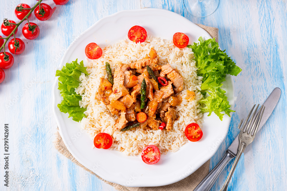 Turkey fricassee on rice with asparagus and paprika Turkey fricassee on rice with asparagus and paprika