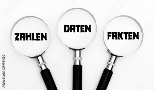Obraz na plátně Zahlen Daten Fakten im Fokus