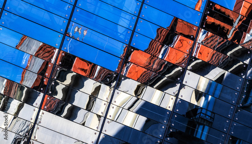Fotografia Reflection on a glass facade