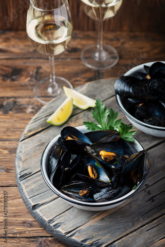 Cooked mussels with parsley