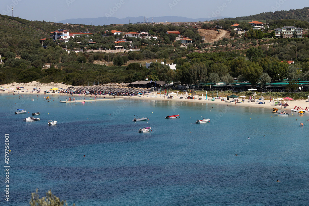 Alikes beach on Ammouliani is the island’s main beach. A long and wide band of white sand, Alikes is a pleasure to relax on the soft sand as well as a joy to go swimming in its shallow turquiose water