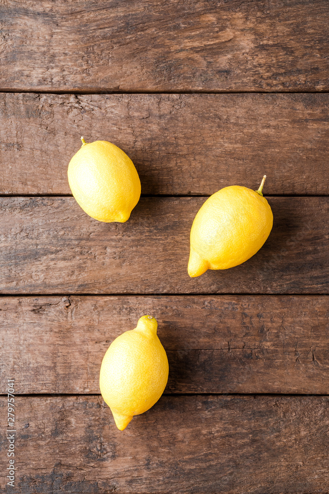 Overhead shot of juicy lemons on wooden table