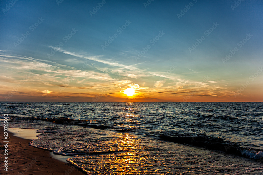 Zachód słońca nad Bałtykiem, plaża Sarbinowo, Polska - obrazy, fototapety, plakaty 