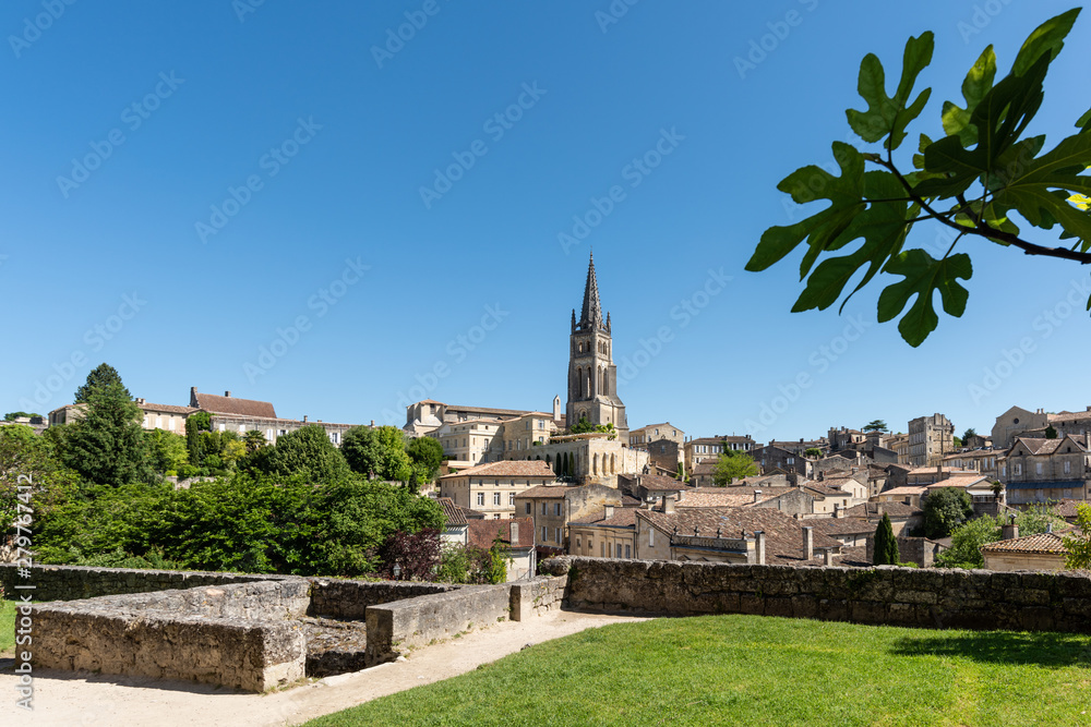 Obraz premium SAINT-EMILION (Gironde, France), vue du village 