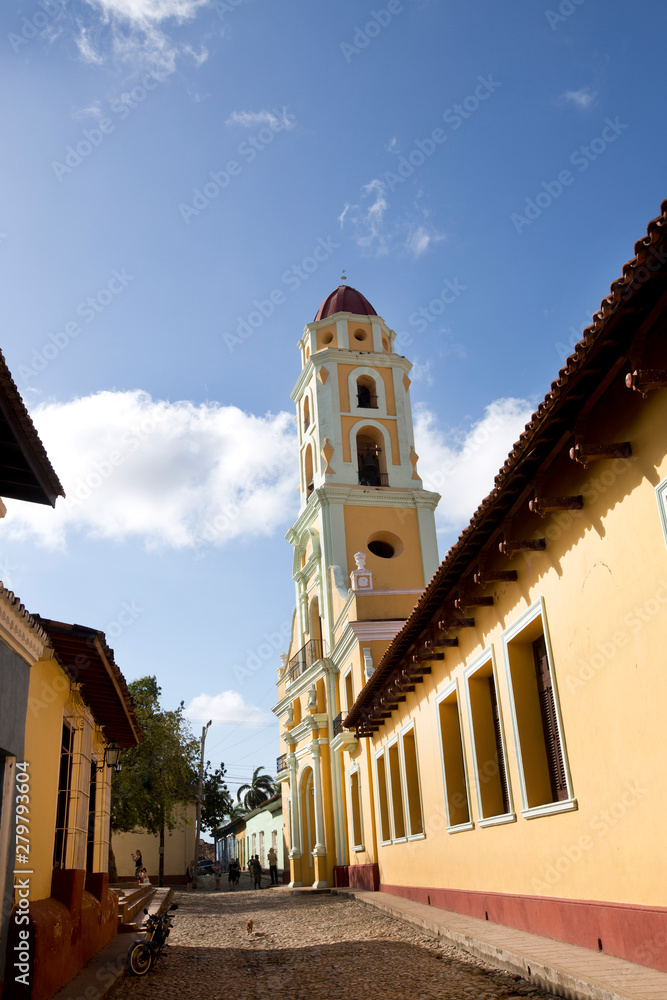 Φωτογραφία View across Plaza Major to the bell tower of Iglesia y Convento de San Francisc