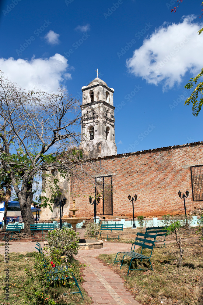 Φωτογραφία The walls and ruins of the colonial catholic church of Santa Ana in Trinidad, Cu
