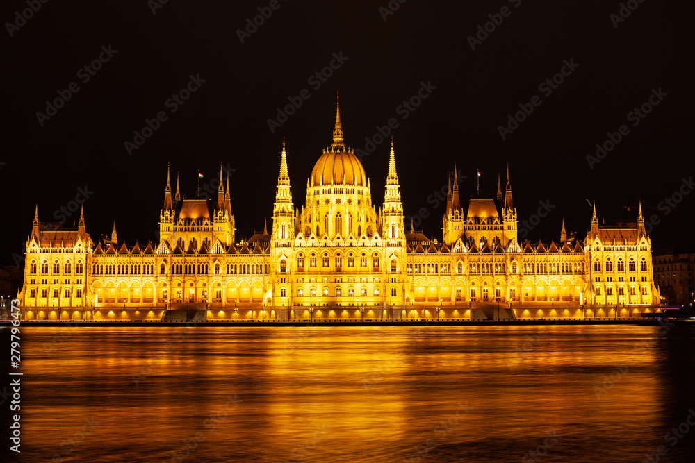 Fototapeta premium Hungarian Parliment night panoramic view, Budapest, Hungary
