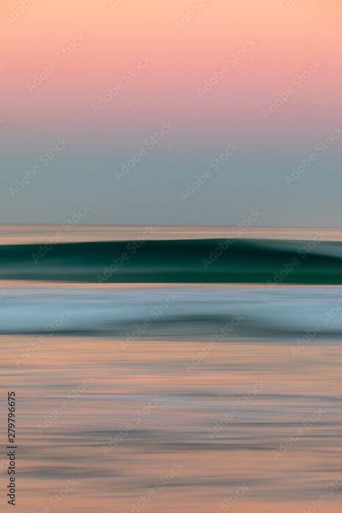 Fototapeta premium Pink sunset with wave