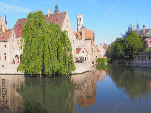 Bruges cityscape with water canal and bridge, Flanders, Belgium © 0829kt