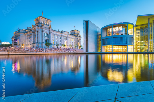 Canvas Print Berlin government district with Spree river at twilight, central Berlin Mitte, G