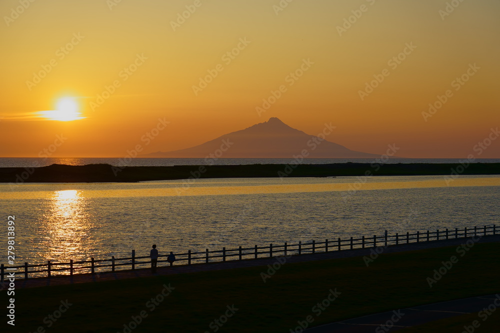 【北海道】利尻富士と夕日 / 【Hokkaido】Mt.Rishiri-Fuji and Sunset