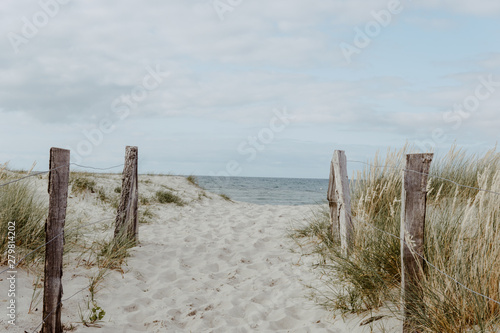Weg zum Strand durch die Dünen