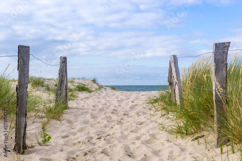 Weg zum Strand durch die Dünen