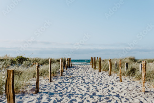 Weg zum Strand durch die Dünen