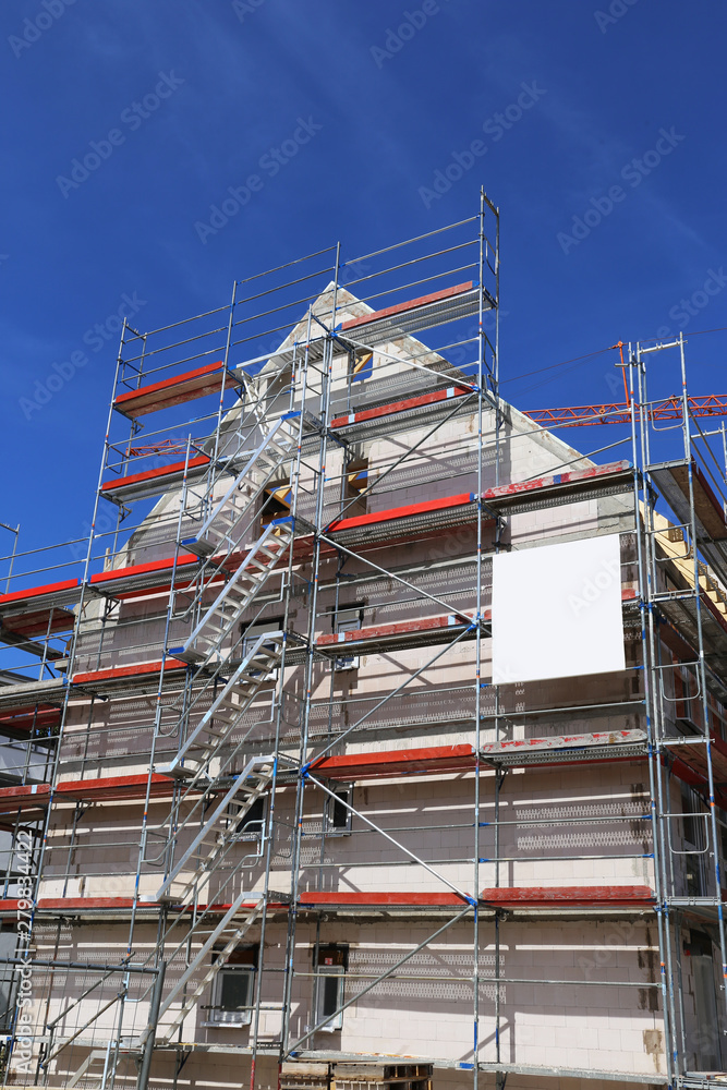 Großes Gerüst an einem Haus Großes Gerüst an einem Haus