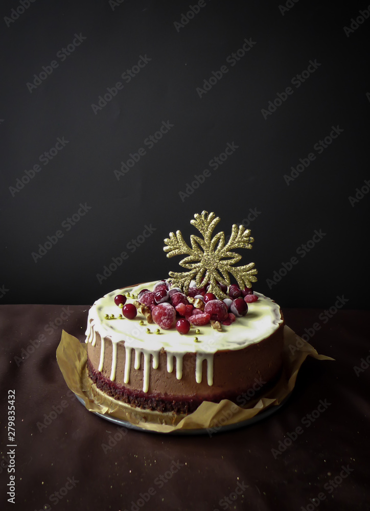 Chocolate cheesecake with cherry jam and white chocolate glaze - obrazy, fototapety, plakaty 