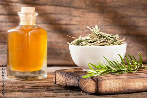 Rosmarinus officinalis - Rosemary leaves and oil