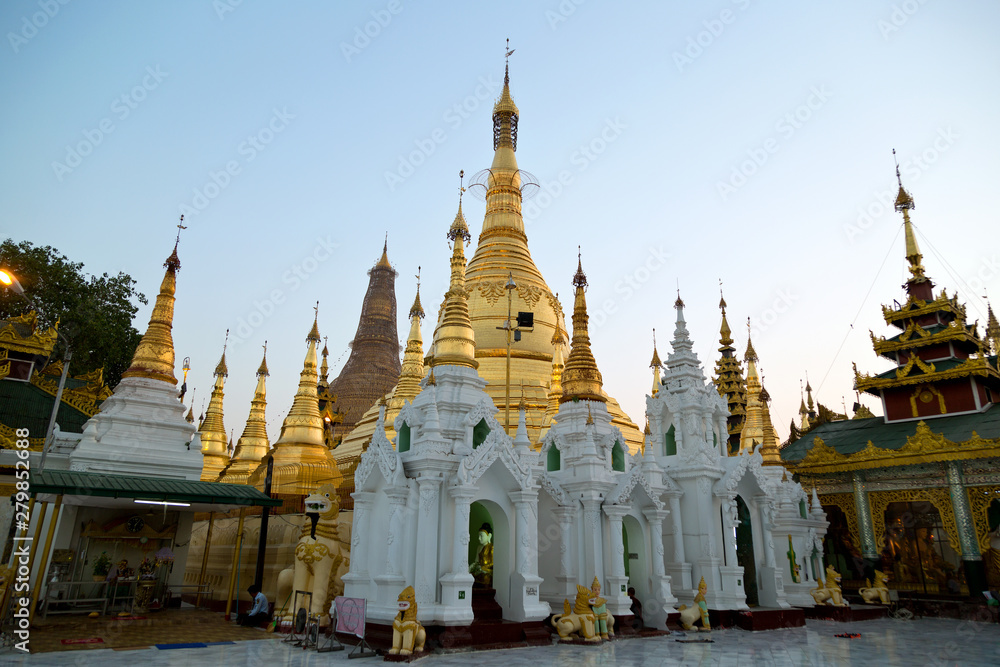 Fototapeta premium Shwedegon Pagode