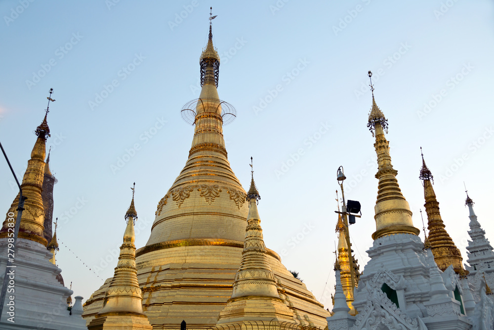 Naklejka premium Shwedegon Pagode
