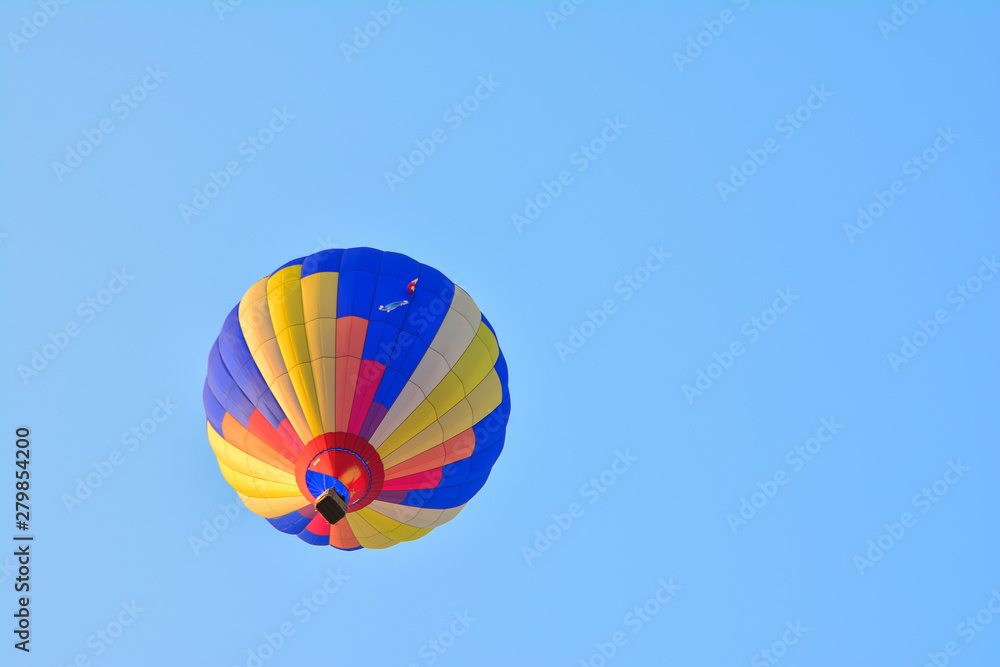 Naklejka premium Colorful Hot Air Balloons in Flight over blue sky