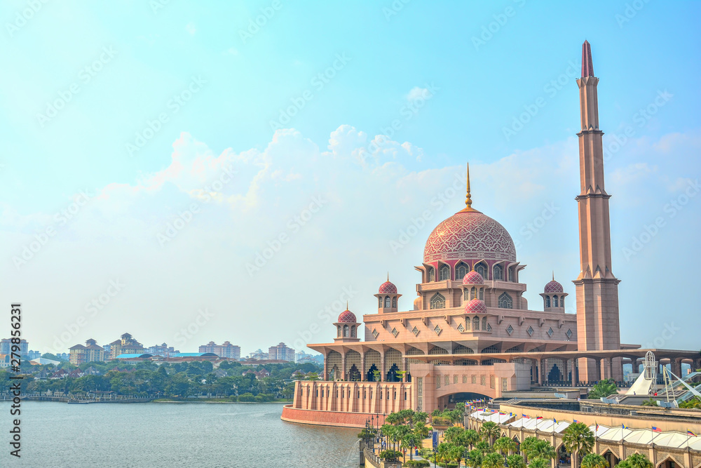 Fototapeta premium Putra Mosque in Putrajaya,Malaysia