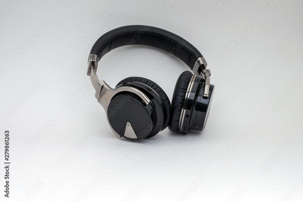 Headphones with Bluetooth function are black chromed. Headphones with Bluetooth function are black chromed.