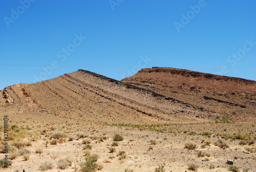 Relief et strates géologiques, wilaya de laghouat, algerie