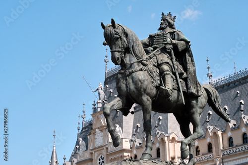 Stefan cel Mare statue in front of Palace of Culture at daylight photo