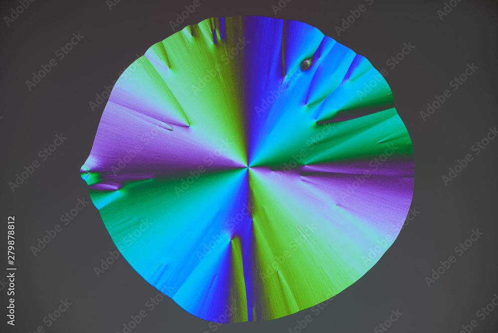 Obraz premium Colorful micro crystals in polarized light. Photo through a microscope.